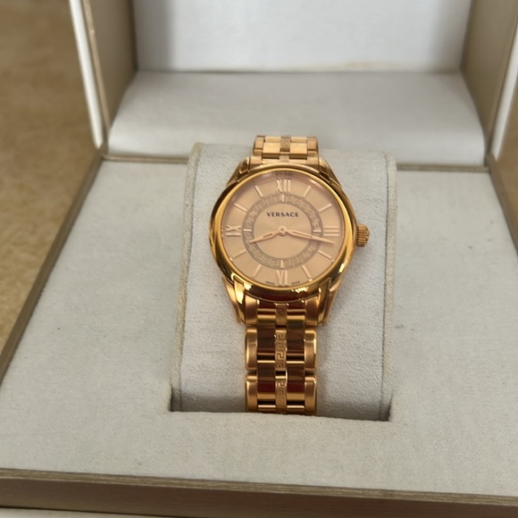 Versace watch - Picture 7 of 9